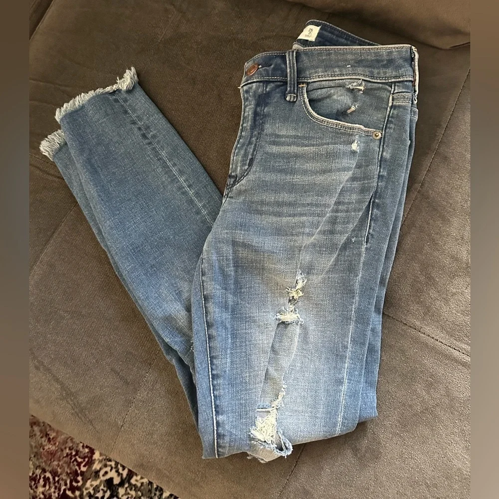 NWOT Abercrombie & Fitch Jeans with Rips Super Skinny Mid Rise
